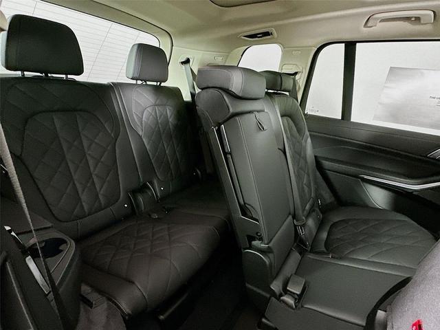 Photo of 2026 Blue Ridge Mountain Metallic BMW X7
