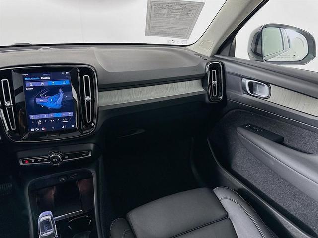 Photo of 2024 Volvo XC40