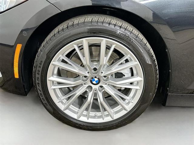 Photo of 2024 Black Sapphire Metallic BMW 330
