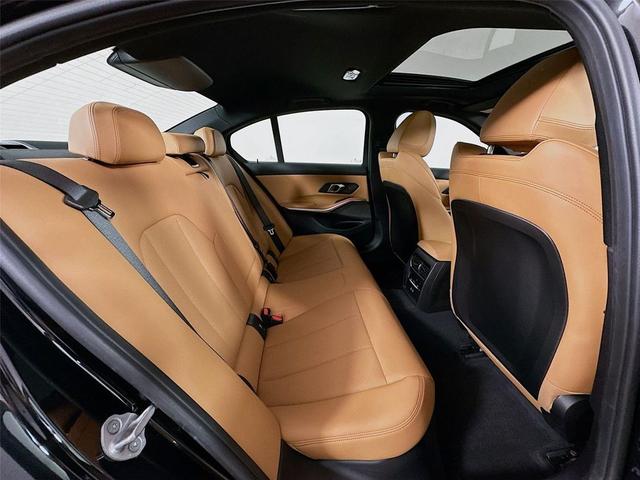 Photo of 2024 Black Sapphire Metallic BMW 330