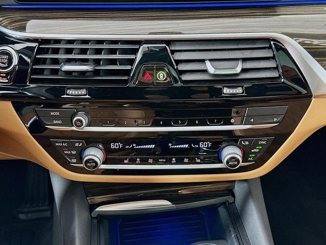 Photo of 2022 Alpine White BMW 530