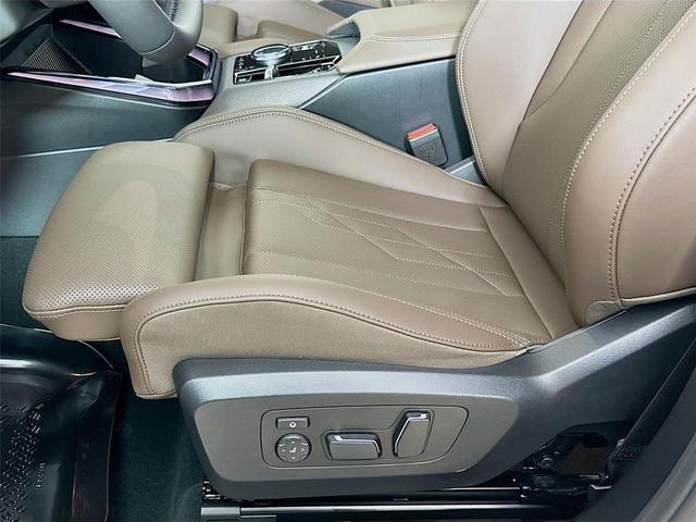 Photo of 2026 Mineral White Metallic BMW X3