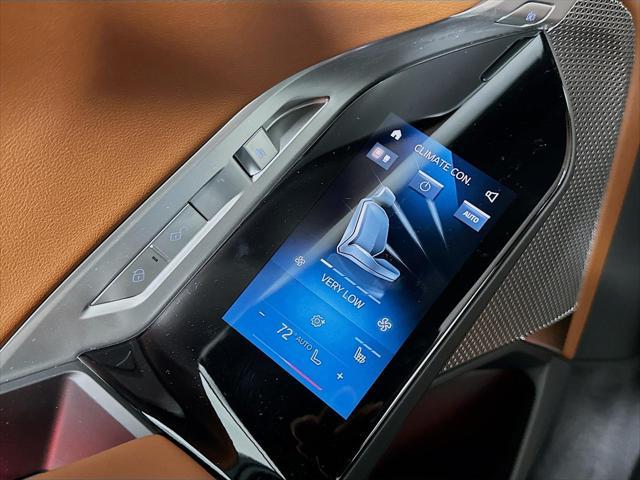 Photo of 2025 Carbon Black Metallic BMW 760