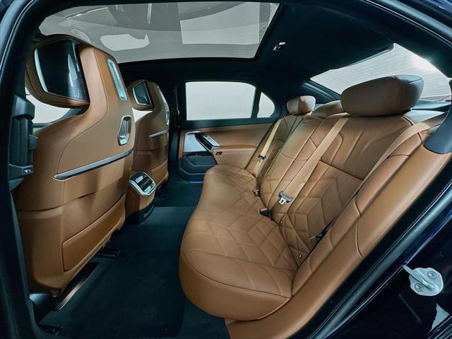 Photo of 2025 Carbon Black Metallic BMW 760