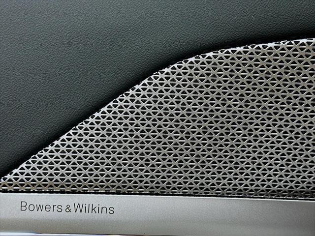 Photo of 2025 Carbon Black Metallic BMW 760