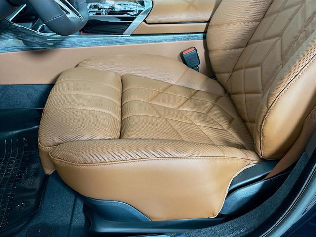 Photo of 2025 Carbon Black Metallic BMW 760