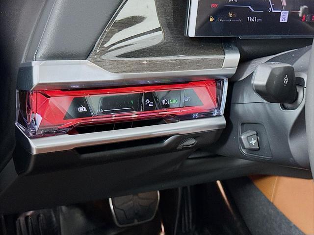 Photo of 2025 Carbon Black Metallic BMW 760