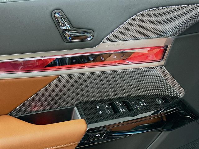 Photo of 2025 Carbon Black Metallic BMW 760