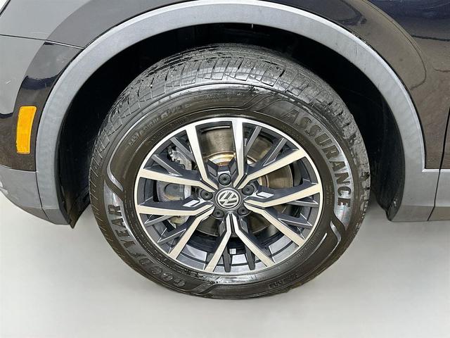 Photo of 2020 Deep Black Pearl Volkswagen Tiguan