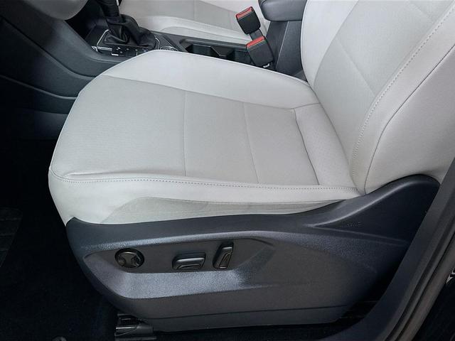 Photo of 2020 Deep Black Pearl Volkswagen Tiguan