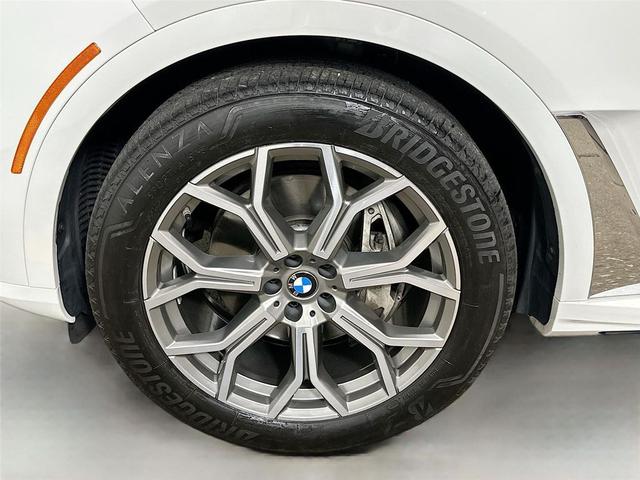 Photo of 2024 Alpine White BMW X7