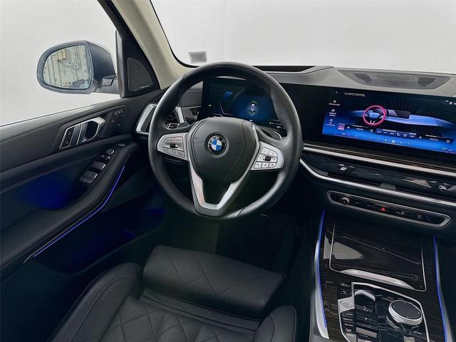Photo of 2024 Alpine White BMW X7