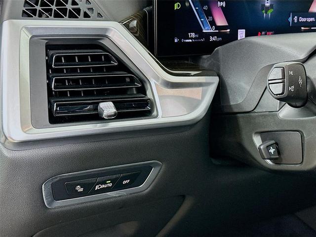 Photo of 2024 Alpine White BMW X7