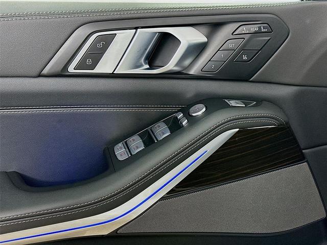 Photo of 2024 Alpine White BMW X7