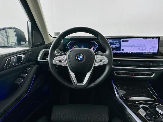 Photo of 2024 Alpine White BMW X7