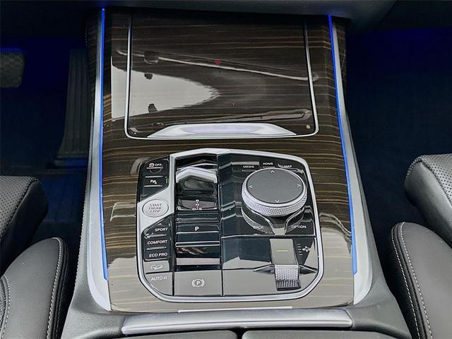 Photo of 2024 Alpine White BMW X7