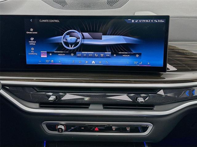 Photo of 2024 Alpine White BMW X7