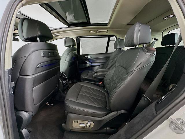 Photo of 2024 Alpine White BMW X7