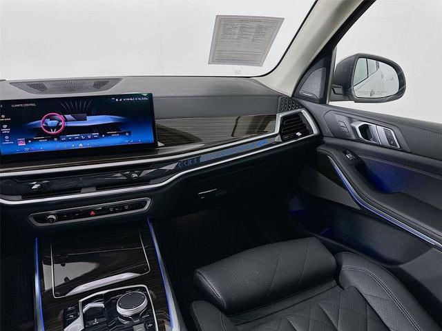 Photo of 2024 Alpine White BMW X7
