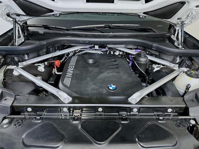 Photo of 2024 Alpine White BMW X7