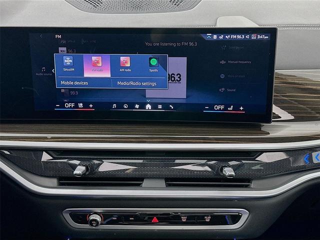Photo of 2024 Alpine White BMW X7