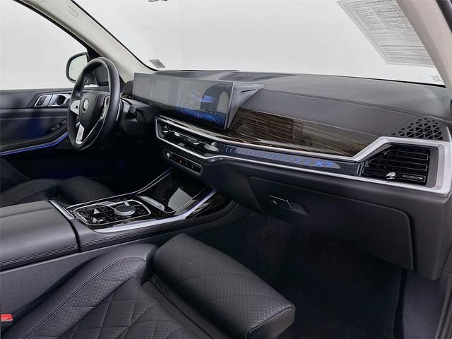 Photo of 2024 Alpine White BMW X7
