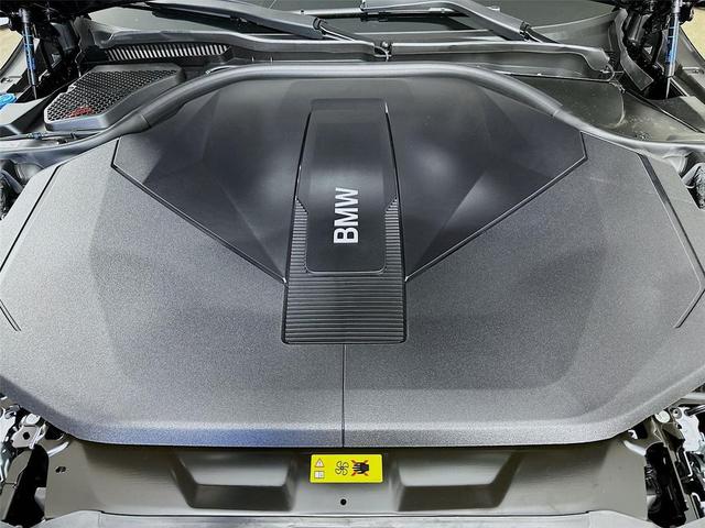 Photo of 2026 Black Sapphire Metallic BMW i5