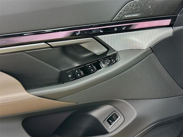 Photo of 2026 Black Sapphire Metallic BMW i5