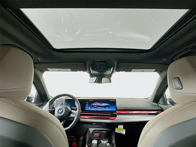Photo of 2026 Black Sapphire Metallic BMW i5