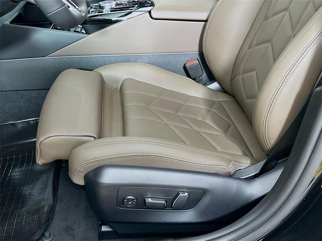 Photo of 2026 Black Sapphire Metallic BMW i5