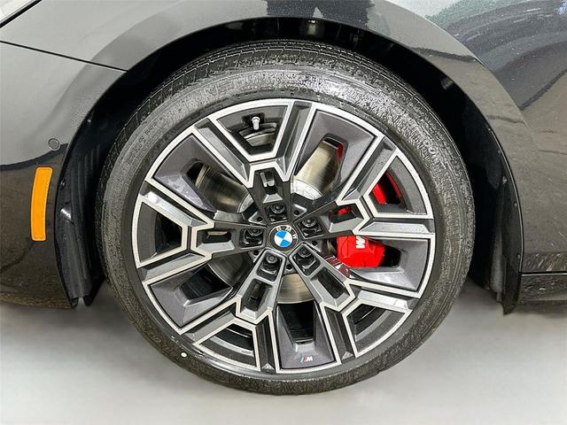 Photo of 2026 Black Sapphire Metallic BMW i5