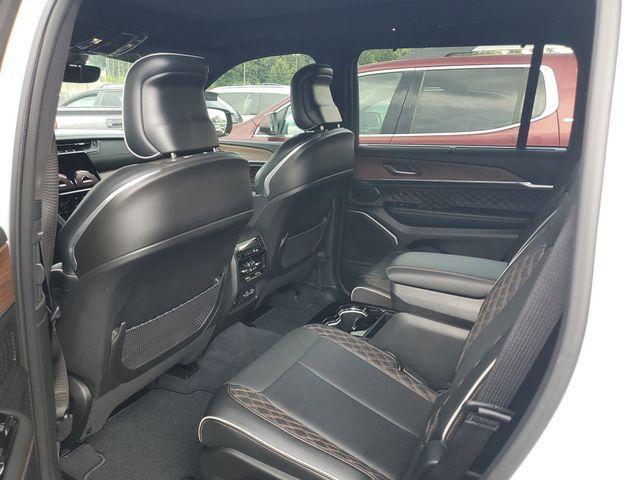 Photo of 2023 Bright White Clearcoat Jeep Grand Cherokee L