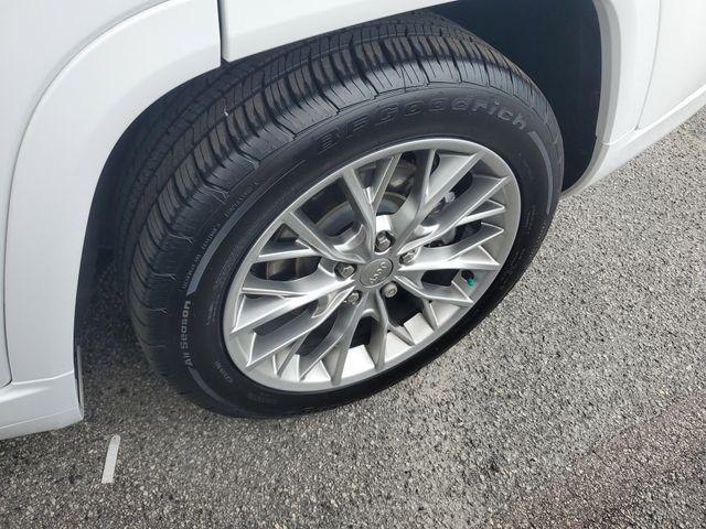 Photo of 2023 Bright White Clearcoat Jeep Grand Cherokee L