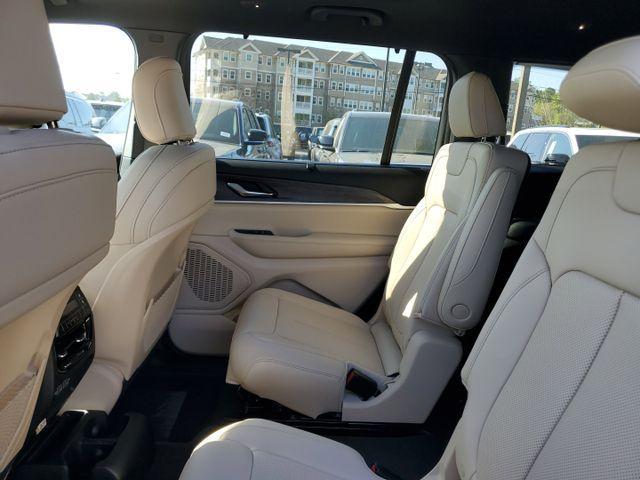 Photo of 2025 Bright White Clearcoat Jeep Grand Cherokee L