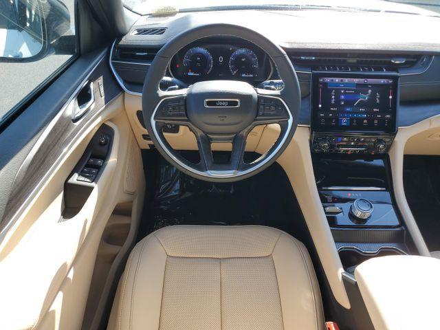 Photo of 2025 Bright White Clearcoat Jeep Grand Cherokee L