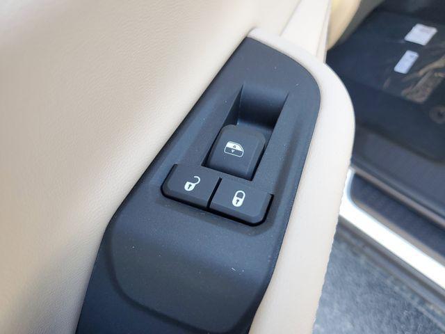 Photo of 2025 Bright White Clearcoat Jeep Grand Cherokee L