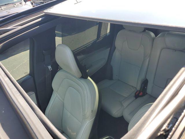 Photo of 2020 Onyx Black Metallic Volvo XC90