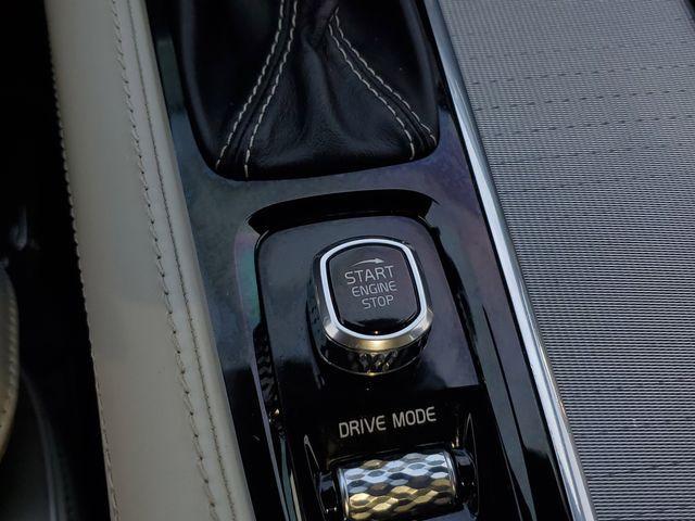 Photo of 2020 Onyx Black Metallic Volvo XC90