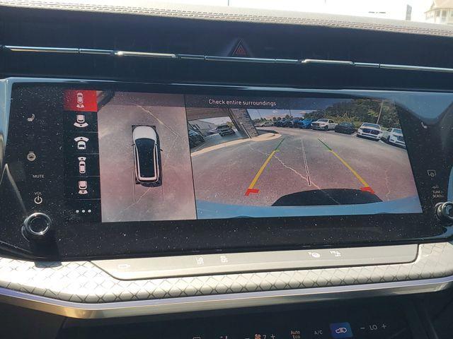Photo of 2025 Bright White Clearcoat Jeep Wagoneer S