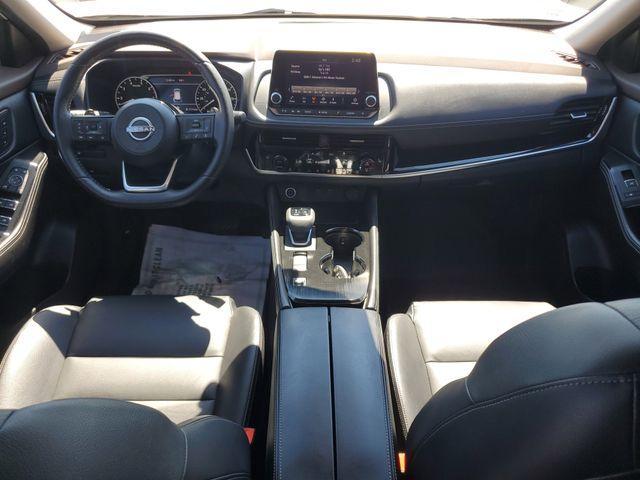 Photo of 2022 Champagne Silver Nissan Rogue