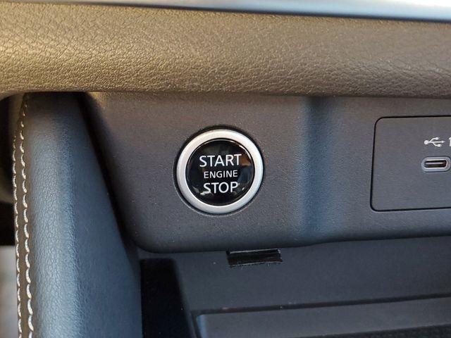 Photo of 2022 Champagne Silver Nissan Rogue