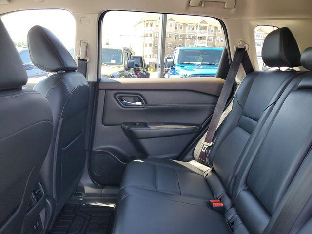 Photo of 2022 Champagne Silver Nissan Rogue