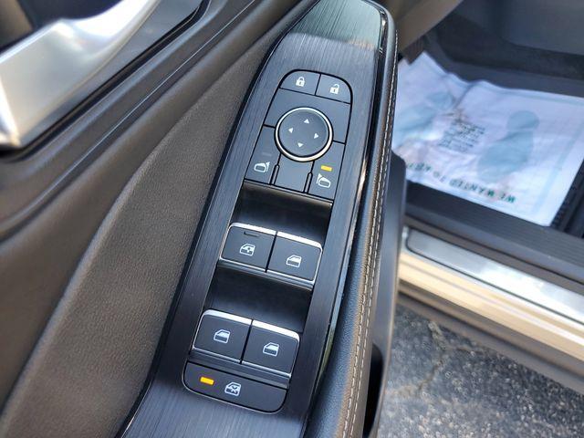 Photo of 2022 Champagne Silver Nissan Rogue