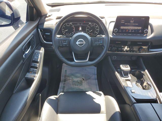 Photo of 2022 Champagne Silver Nissan Rogue