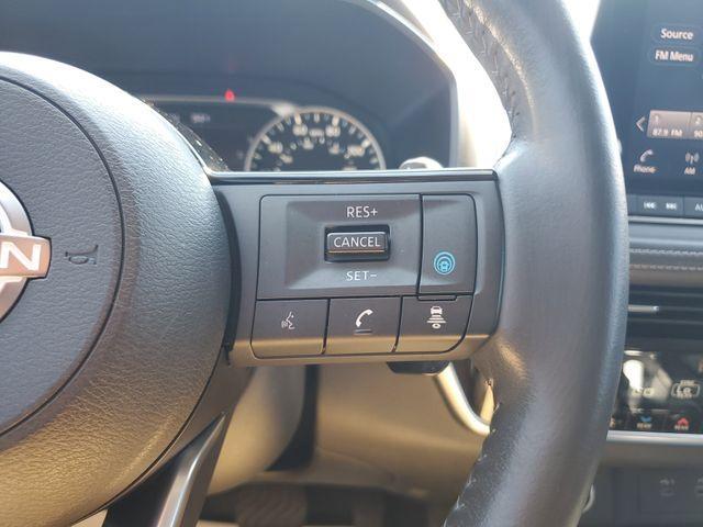 Photo of 2022 Champagne Silver Nissan Rogue