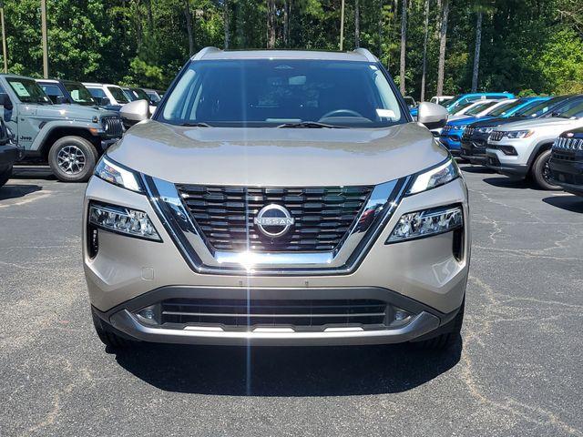 Photo of 2022 Champagne Silver Nissan Rogue