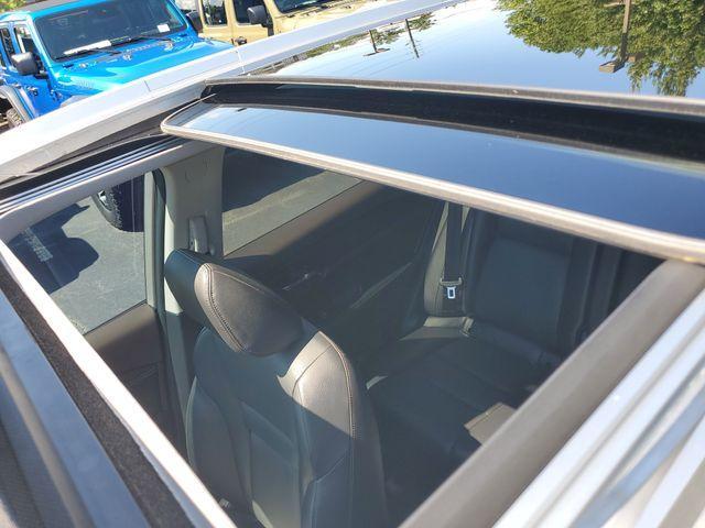 Photo of 2022 Champagne Silver Nissan Rogue
