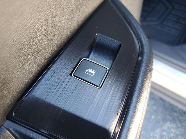 Photo of 2022 Champagne Silver Nissan Rogue