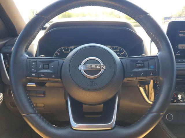 Photo of 2022 Champagne Silver Nissan Rogue