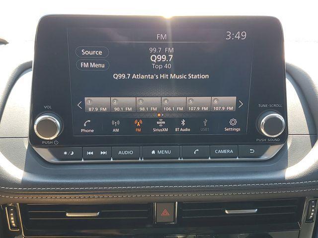Photo of 2022 Champagne Silver Nissan Rogue